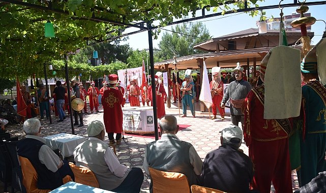Huzurevi sakinlerine mehteranlı 'Babalar Günü' konseri