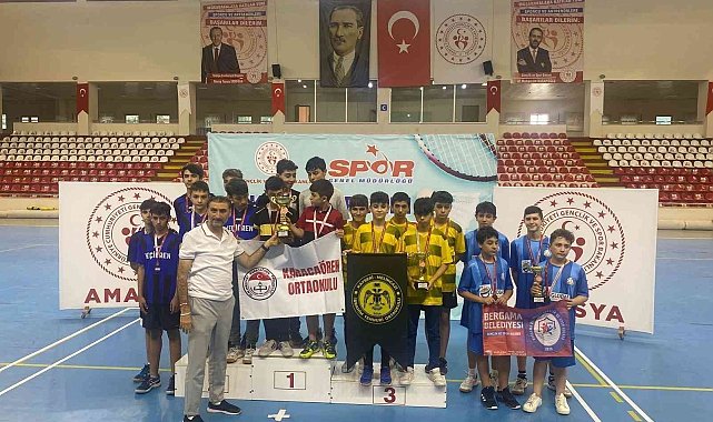 İbrahim Tennuri Ortaokulu üçüncü oldu