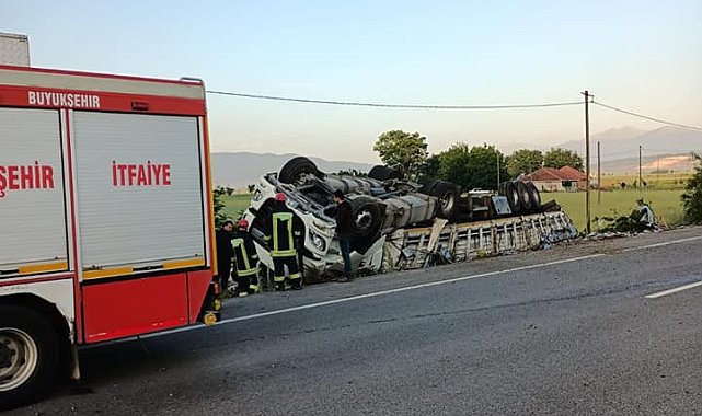 İçecek yüklü tır şarampole devrildi: 1 yaralı