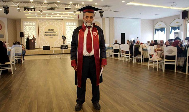İçindeki öğrencilik aşkı bitmedi: 62 yaşında mezun oldu