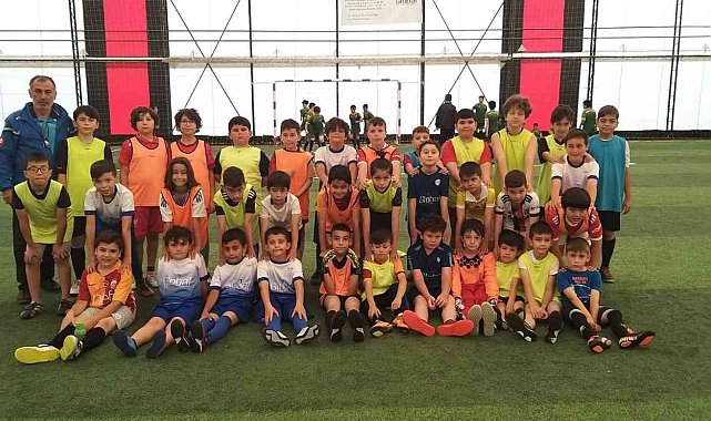 Ihlamurkentspor ile Global Spor dostluk maçında karşı karşıya geldiler