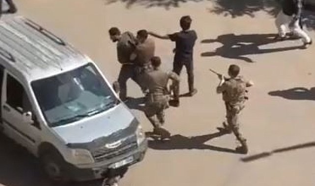 İki grubun sopalı kavgasına özel harekat polisi müdahale etti