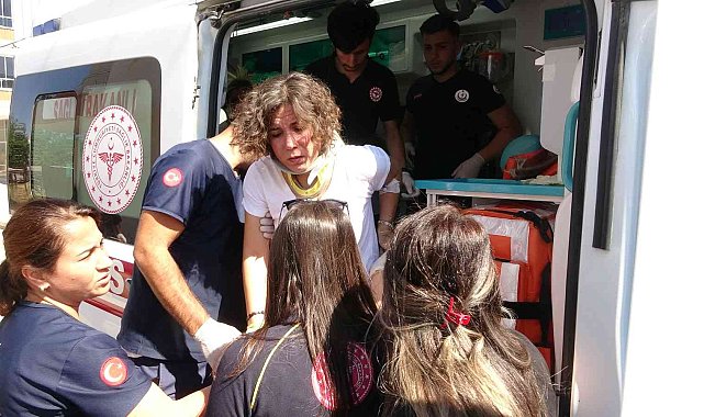 İki otomobil çarpıştı: 2 yaralı