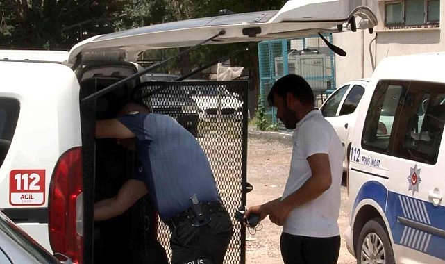 İl Başkanı ile görüşemedi, kapıyı tekmeledi