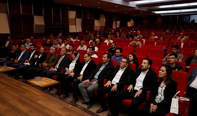 İnegöl&#039;de &#039;Ekonomi ve Dış Politikada Neler Oluyor&#039; semineri