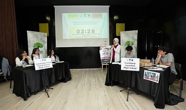 İngilizce münazara yarışmasının finali yapıldı