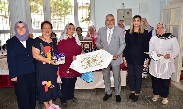 İnönü Halk Eğitim Merkezi el emeği ürünler sergisi açtı