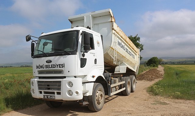 İnönü'de tarla yolları onarılıyor