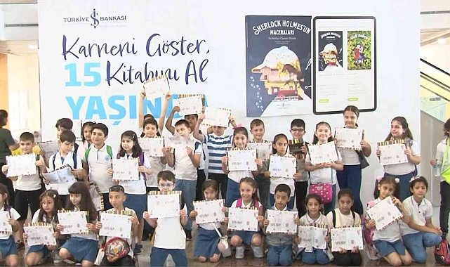 İş Bankası, çocuklara karne hediyesi kitaplar dağıttı
