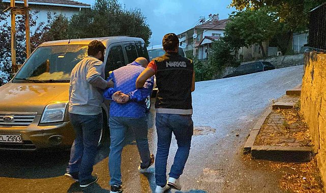 İstanbul&#039;da zehir tacirlerine şafak operasyonu: Çok sayıda gözaltı