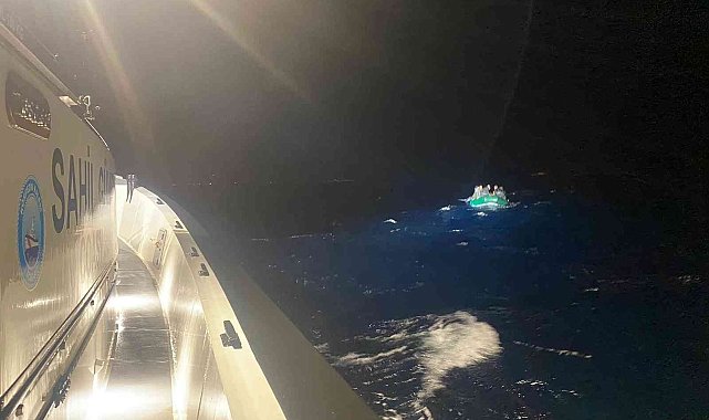 İzmir açıklarında 34 göçmen kurtarıldı