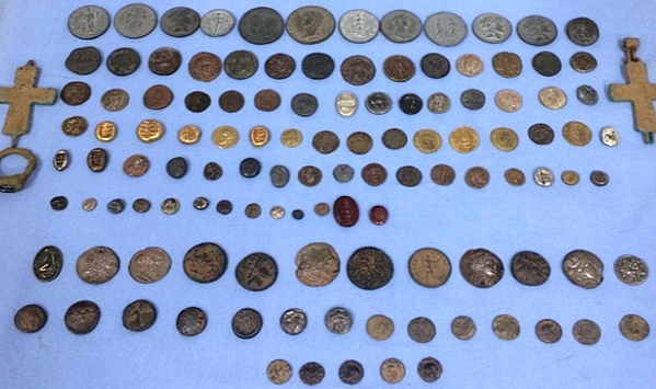 İzmir'de 120 parça tarihi eser ele geçirildi