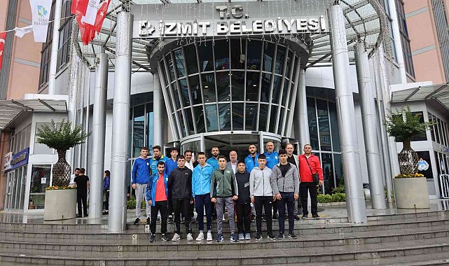 İzmitli pehlivanlar Kırkpınar için Edirne&#039;ye gitti