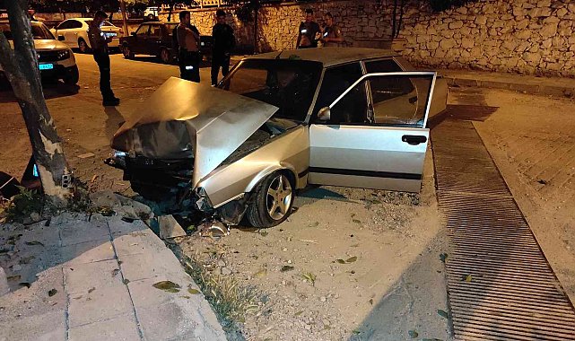 Jandarmadan kaçarken kaza yaptı