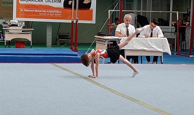 Jimnastik şampiyonası çekişmeli geçti