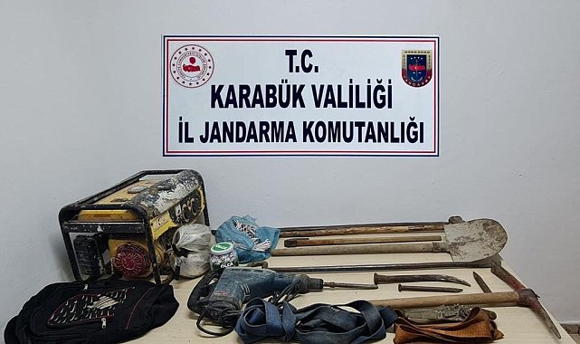 Kaçak kazı yapan 4 kişi suçüstü yakalandı