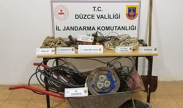 Kaçak kazı yaparken yakalandılar