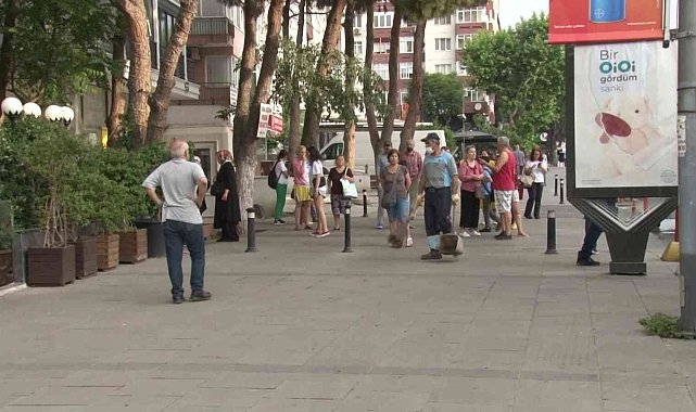 Kadıköy'de restoranda yangın çıktı, bina sakinleri sokağa döküldü