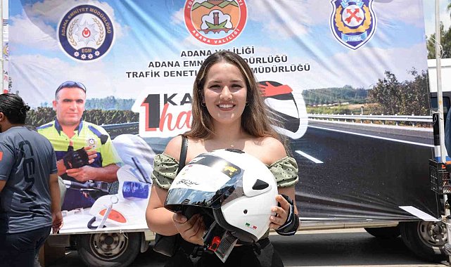 Kadın motosiklet sürücüsü erkek sürücülerden saygı istedi