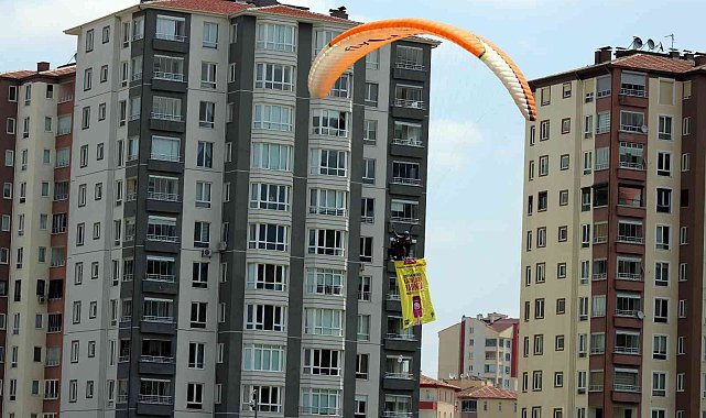 Kadına şiddete 'paraşütlü farkındalık'