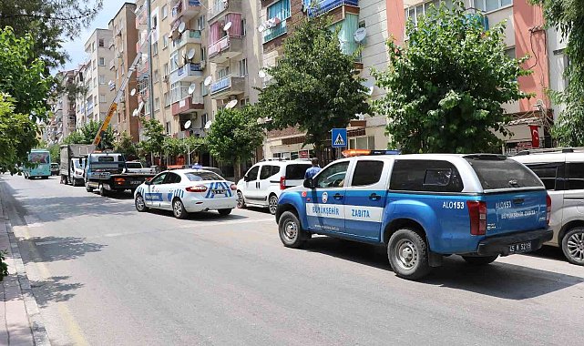 Kaldırımlara bırakılan motosikletlerle ilgili uygulama yapıldı