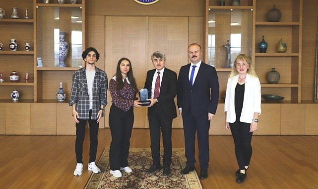 Kalite Gönüllüleri Topluluğu'na YÖKAK zirvesinde ödül