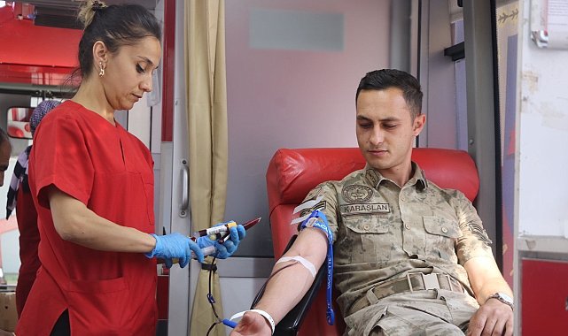 Kan bağışıyla örnek oldular