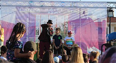 Kanseri yenen çocuklar maske attı