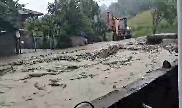 Karabük&#039;te taşan dereler evler için tehlike oluşturuyor