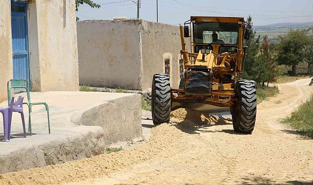 Karaköprü kırsalında yol hizmeti sürüyor