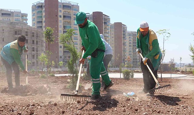 Karaköprü&#039;de yeni yeşil alanların yapımı sürüyor