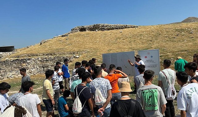 Karaman'dan gelen gençler, Denizli'nin tarihi ve kültürel dokusunu hissetti