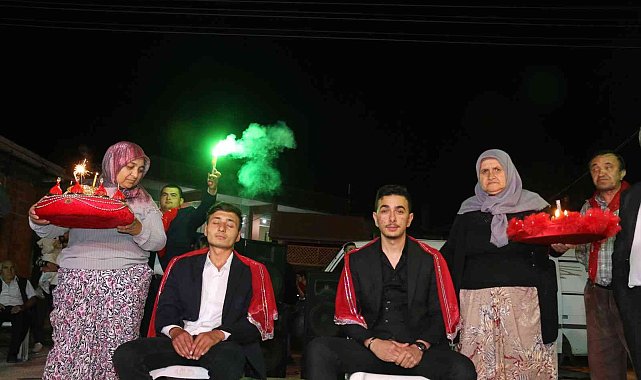 Karaörenli 'Kınalı Kuzular' askere uğurlandı