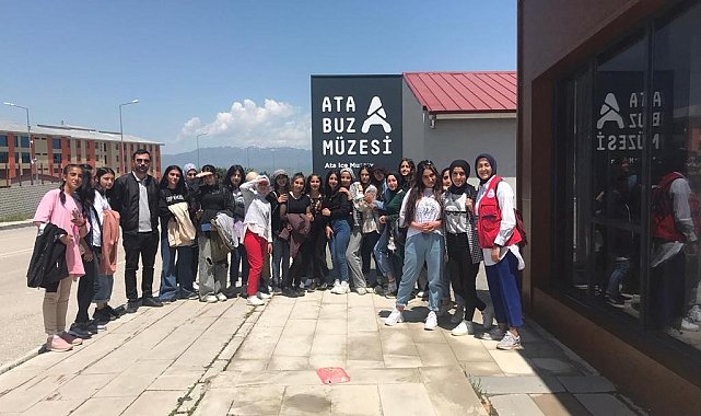 Karayazılı gençlerden 'şehrimi tanıyorum' turu