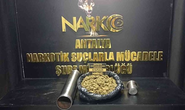 Kargo ile gelen uyuşturucuyu teslim alırken suçüstü yakalandı