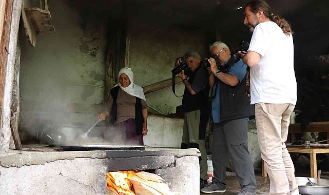 Karnavas Pekmezi kare kare resimlendi