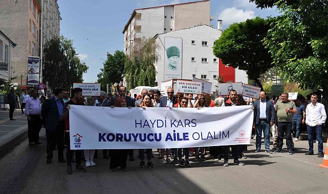 Kars&#039;ta, &#039;Koruyucu Aile&#039; farkındalık yürüyüşü