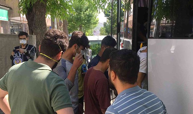 Kars'ta düzensiz göçmenler sınır dışı ediliyor