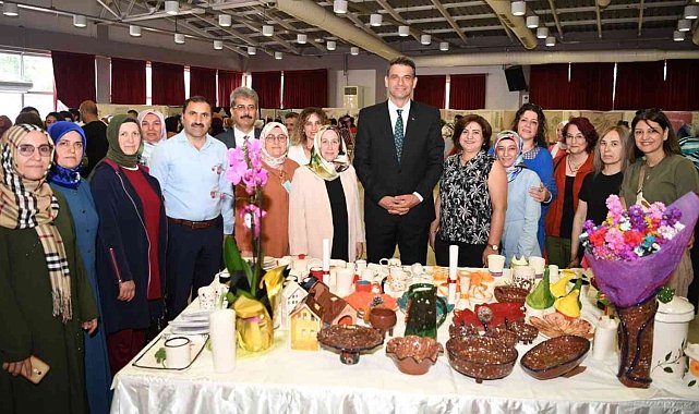 Kartepe'de kursiyerlerin el emeği ürünleri sergilendi