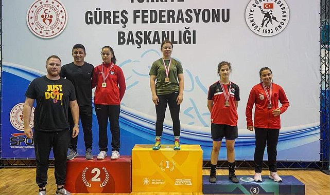 Kaşlı güreşçiler dereceyle döndü