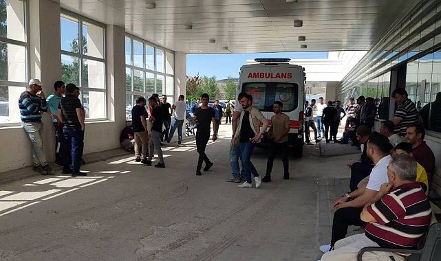 Kavgayı ayırmak için araya girdi, bekçiyi 3 yerinden bıçakladı