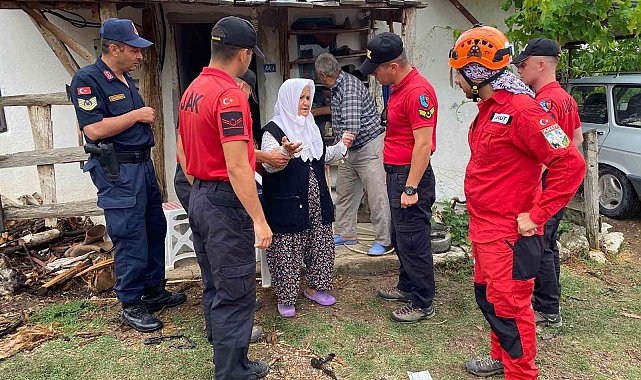 Kayıp olarak aranan yaşlı kadın kardeşinin evinde bulundu