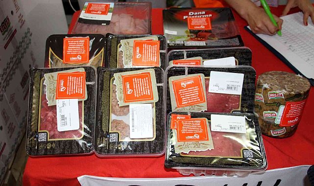 Kayıtlı üyelerine et dağıttı