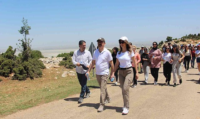 Kaymakam Ateş gençlerle birlikte doğa yürüyüşü yaptı