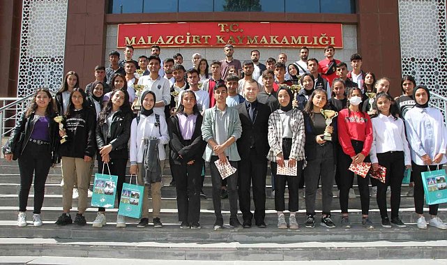 Kaymakam Demirer'den başarılı sporculara ödül