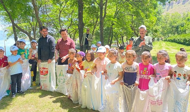 Kaymakam Vural, çocuklarla birlikte çuval yarışı yaptı