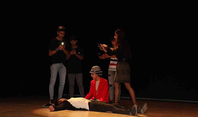 Kaymakam Yelek'ten tiyatroculara moral