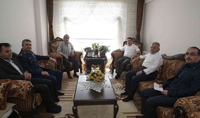 Kayseri protokolü şehit babalarını ziyaret etti