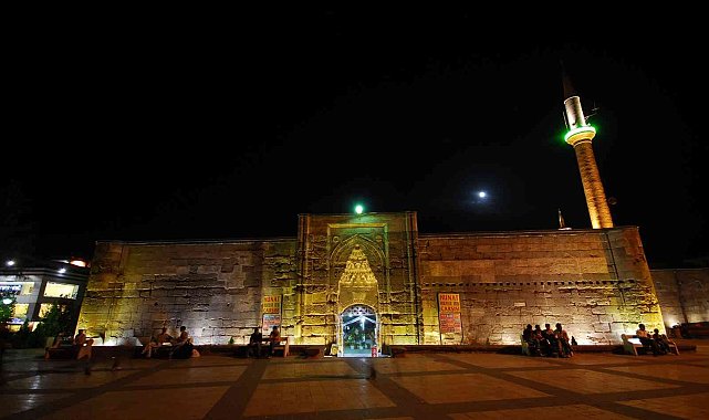 Kayseri yaz gecelerinde &quot;Eyvan Sohbetleri&quot;