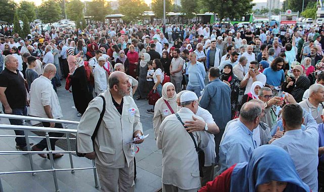 Kayseri'den 180 kişi kutsal topraklara gitti